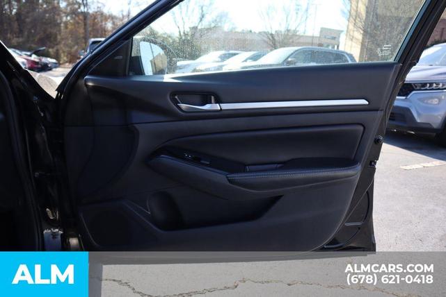 Photo of 2023 Super Black Clearcoat Nissan Altima