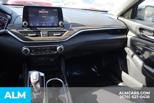 Photo of 2023 Super Black Clearcoat Nissan Altima