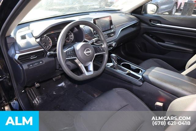Photo of 2023 Super Black Clearcoat Nissan Altima