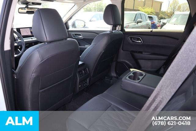Photo of 2024 Pearl Nissan Rogue