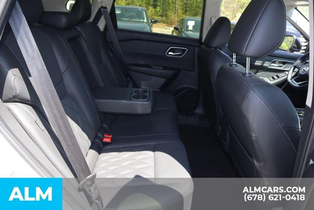 Photo of 2024 Pearl Nissan Rogue