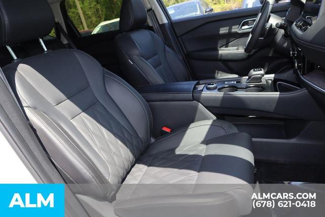 Photo of 2024 Pearl Nissan Rogue