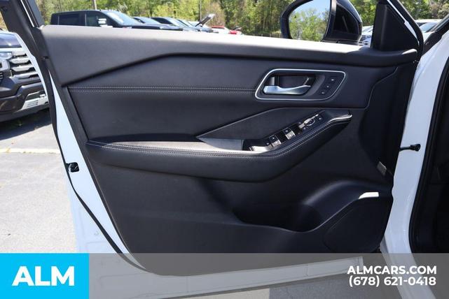 Photo of 2024 Pearl Nissan Rogue