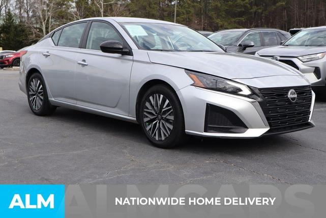 Photo of 2023 Brilliant Silver Metallic Nissan Altima