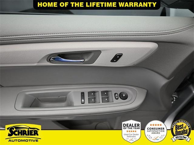 Photo of 2015 Silver Ice Metallic Chevrolet Traverse