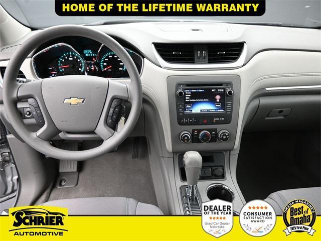 Photo of 2015 Silver Ice Metallic Chevrolet Traverse