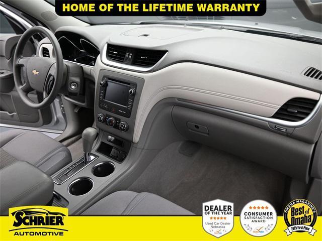 Photo of 2015 Silver Ice Metallic Chevrolet Traverse
