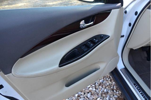 Photo of 2014 Moonlight White INFINITI QX50