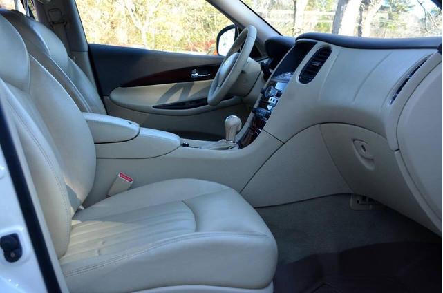 Photo of 2014 Moonlight White INFINITI QX50