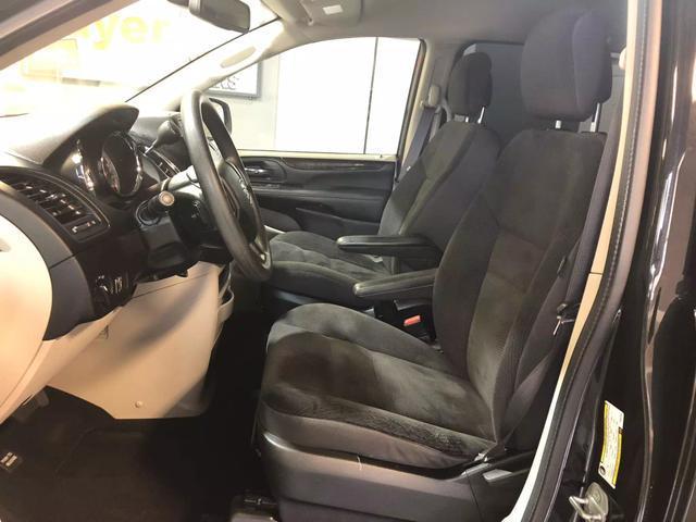 Photo of 2019 Black Onyx Crystal Pearlcoat Dodge Grand Caravan