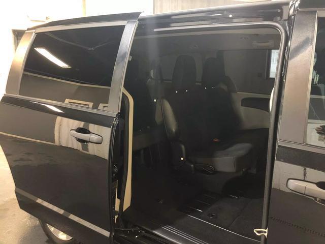 Photo of 2019 Black Onyx Crystal Pearlcoat Dodge Grand Caravan
