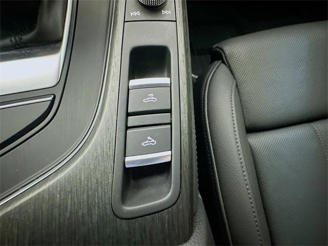 Photo of 2019 Mythos Black Metallic/Black Roof Audi A5