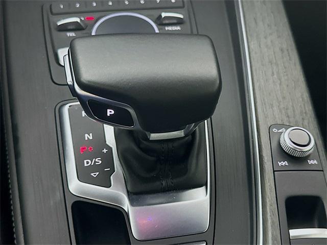 Photo of 2019 Mythos Black Metallic/Black Roof Audi A5