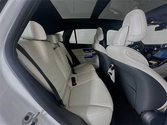 Photo of 2026 Polar White Mercedes-Benz GLC 300