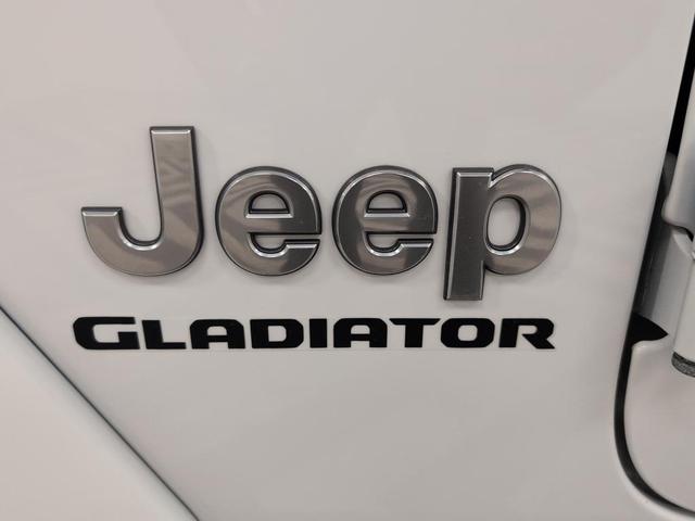 Photo of 2021 Bright White Clearcoat Jeep Gladiator