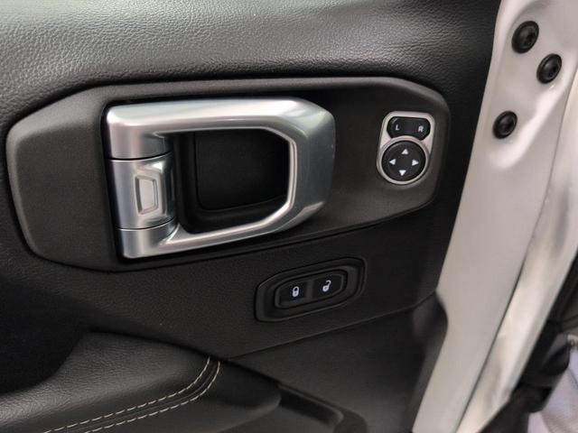 Photo of 2021 Bright White Clearcoat Jeep Gladiator