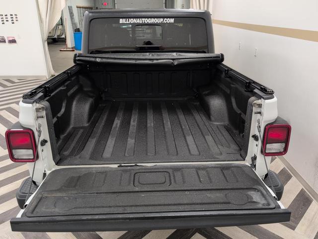 Photo of 2021 Bright White Clearcoat Jeep Gladiator