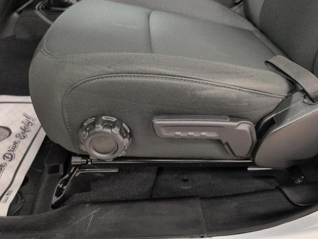 Photo of 2021 Bright White Clearcoat Jeep Gladiator