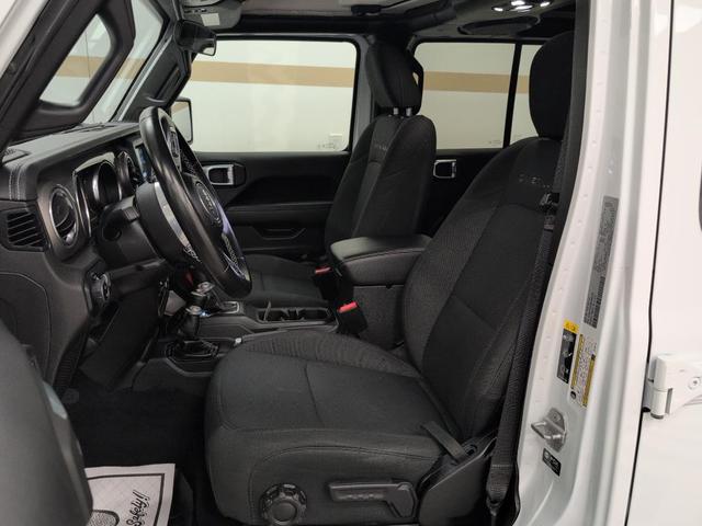 Photo of 2021 Bright White Clearcoat Jeep Gladiator