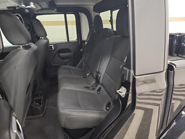 Photo of 2023 Black Clearcoat Jeep Gladiator