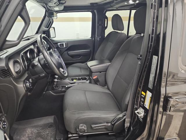 Photo of 2023 Black Clearcoat Jeep Gladiator