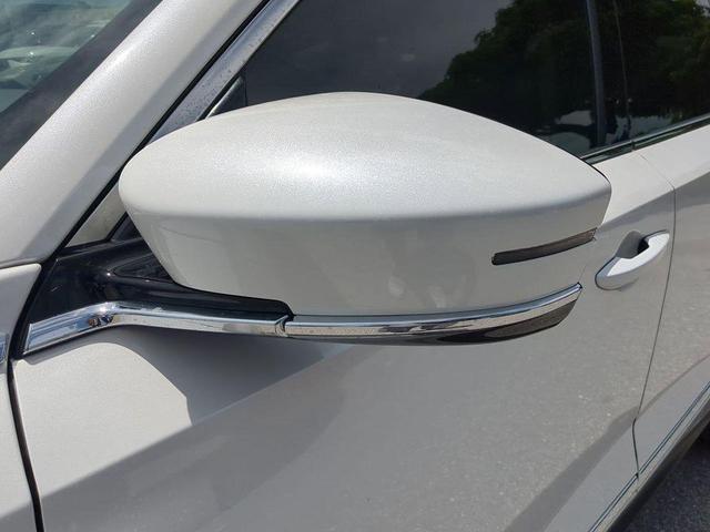 Photo of 2025 Platinum Acura MDX