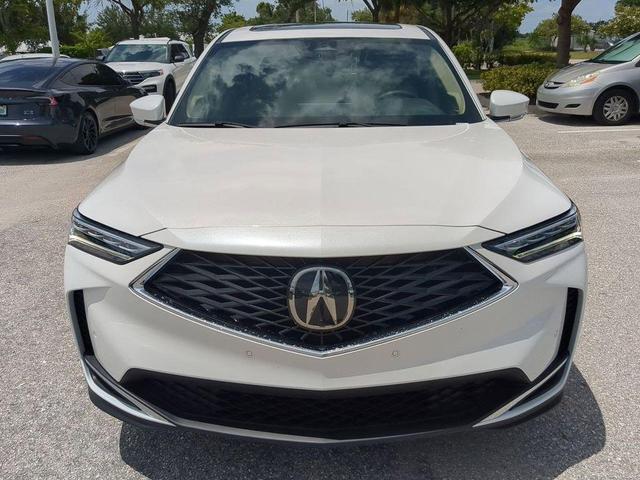 Photo of 2025 Platinum Acura MDX
