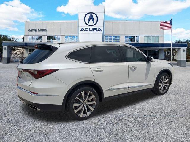 Photo of 2025 Platinum Acura MDX