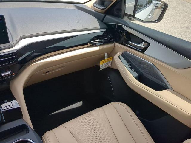 Photo of 2025 Platinum Acura MDX