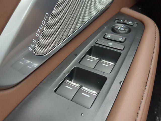 Photo of 2025 Platinum Acura RDX