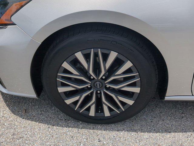 Photo of 2023 Brilliant Silver Metallic Nissan Altima