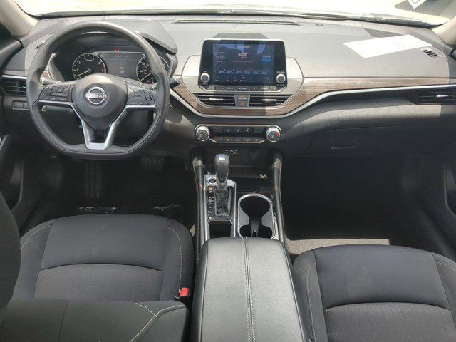 Photo of 2023 Brilliant Silver Metallic Nissan Altima