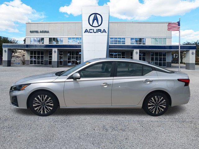 Photo of 2023 Brilliant Silver Metallic Nissan Altima