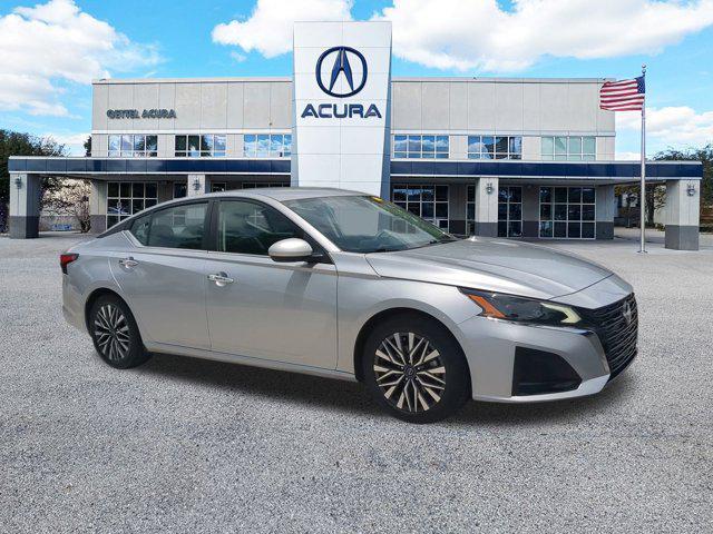 Photo of 2023 Brilliant Silver Metallic Nissan Altima