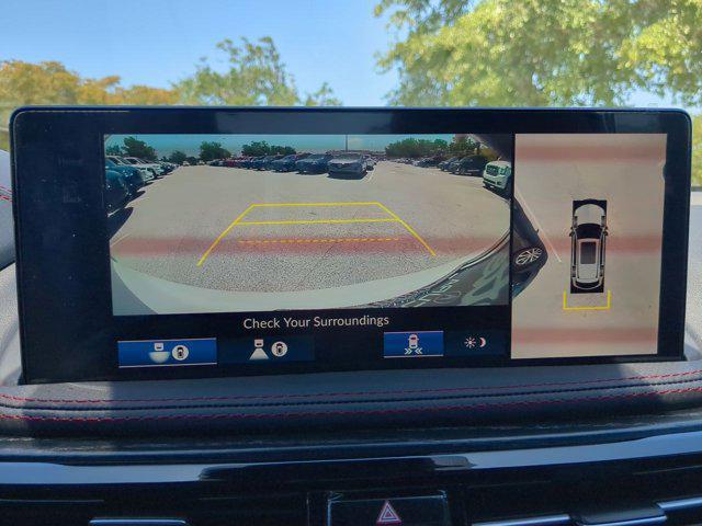 Photo of 2025 Platinum Acura MDX
