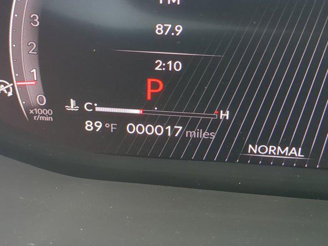 Photo of 2025 Platinum Acura MDX