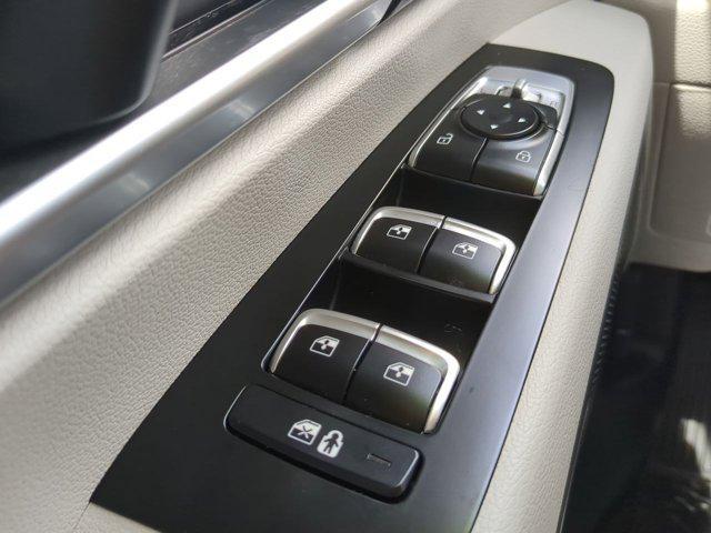 Photo of 2020 Snow White Pearl Kia Telluride