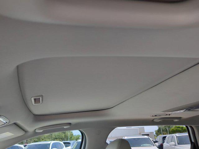 Photo of 2020 Snow White Pearl Kia Telluride