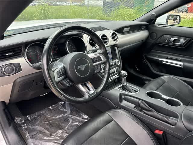 Photo of 2022 Oxford White Ford Mustang