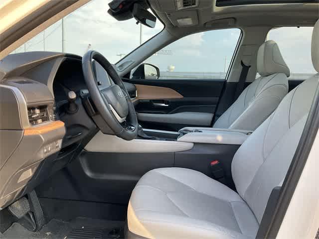 Photo of 2024 Coastal Cream Toyota Grand Highlander