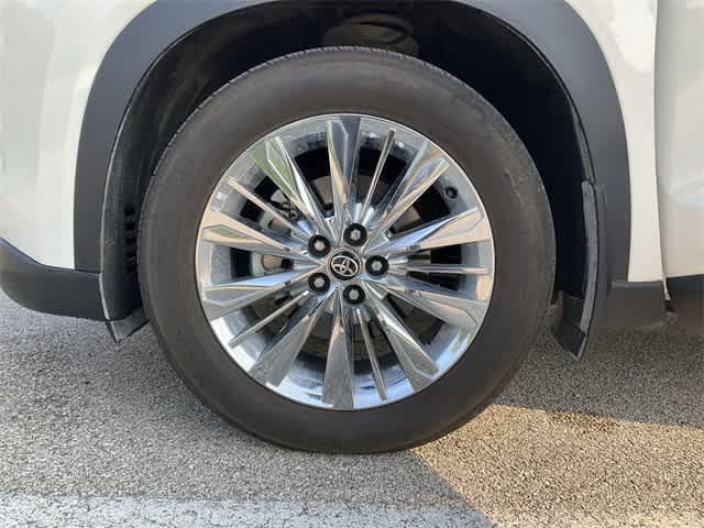 Photo of 2024 Coastal Cream Toyota Grand Highlander