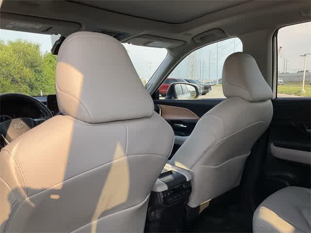 Photo of 2024 Coastal Cream Toyota Grand Highlander