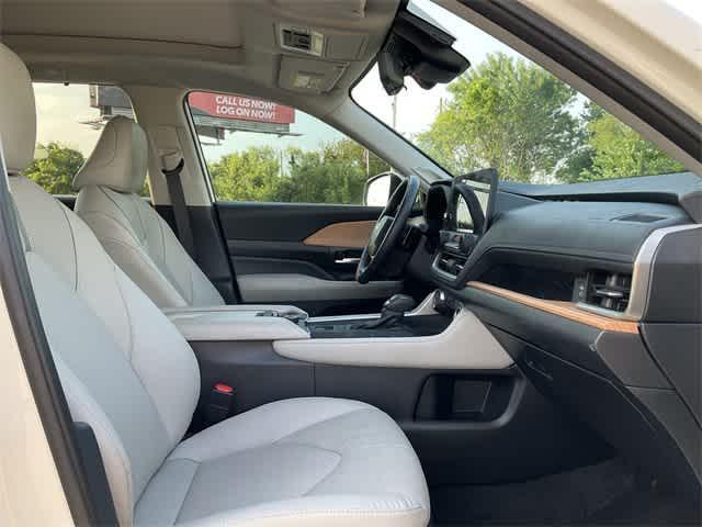 Photo of 2024 Coastal Cream Toyota Grand Highlander