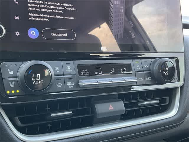 Photo of 2024 Coastal Cream Toyota Grand Highlander