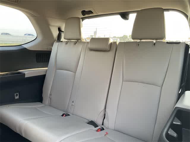 Photo of 2024 Coastal Cream Toyota Grand Highlander