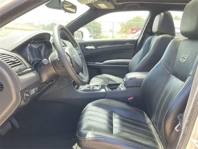 Photo of 2023 Silver Mist Clearcoat Chrysler 300