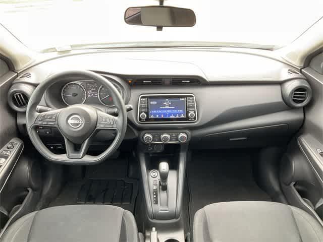 Photo of 2024 Gun Metallic Nissan Kicks