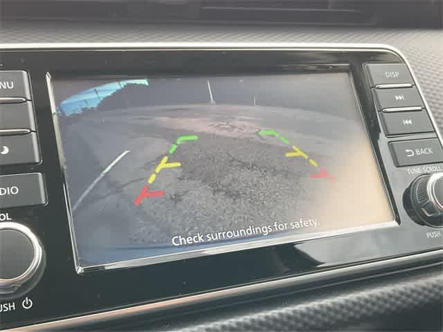 Photo of 2024 Gun Metallic Nissan Kicks