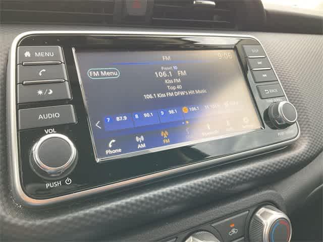Photo of 2024 Gun Metallic Nissan Kicks