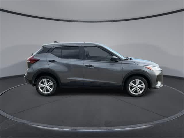 Photo of 2024 Gun Metallic Nissan Kicks